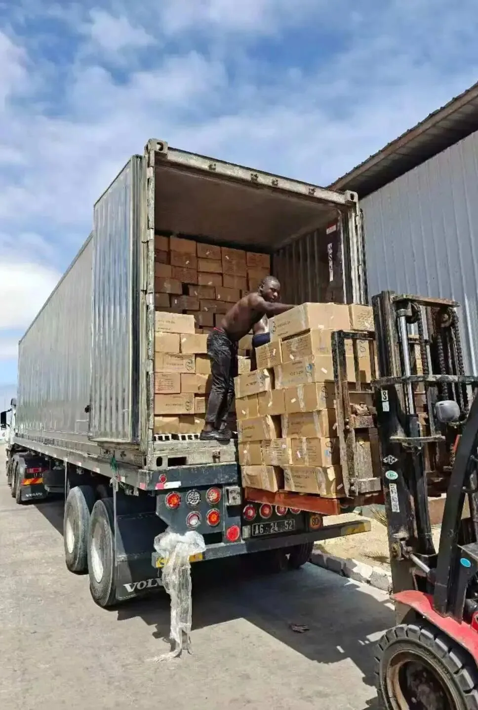 温州远洋渔获首次直抵本土 市民能第一时间品尝到远洋美味