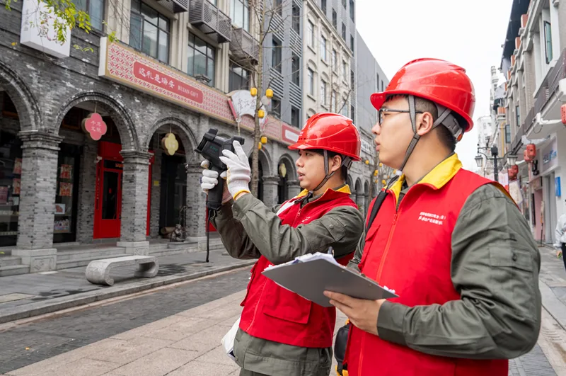 “00后”电力工人温从辉：穿梭街巷守护光明