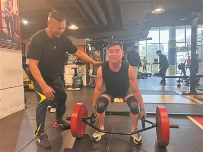 新春走基层 |健身房里守新春，让年味多份健康