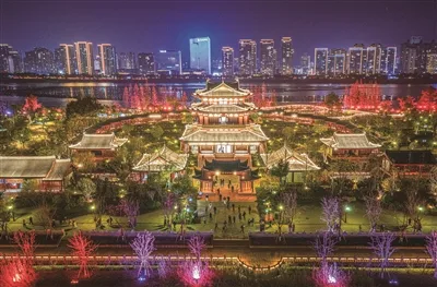 江心夜色醉游人