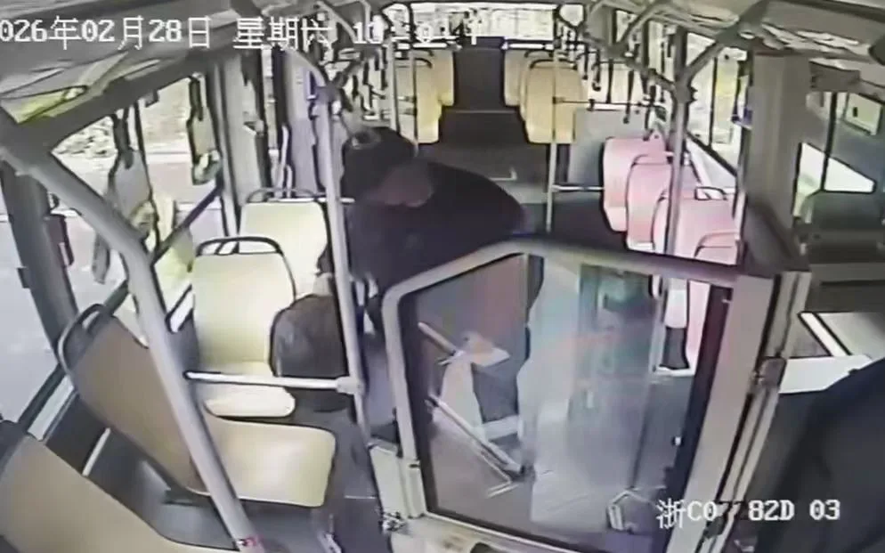 暖心！瑞安7A路公交车上演“爱心接力”，贵重失物完璧归赵