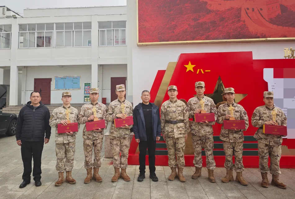 温州迎温州籍退役士兵返乡，送驻地官兵离队