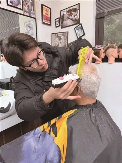 温州有群“剪刀手”把“学雷锋”过成日常