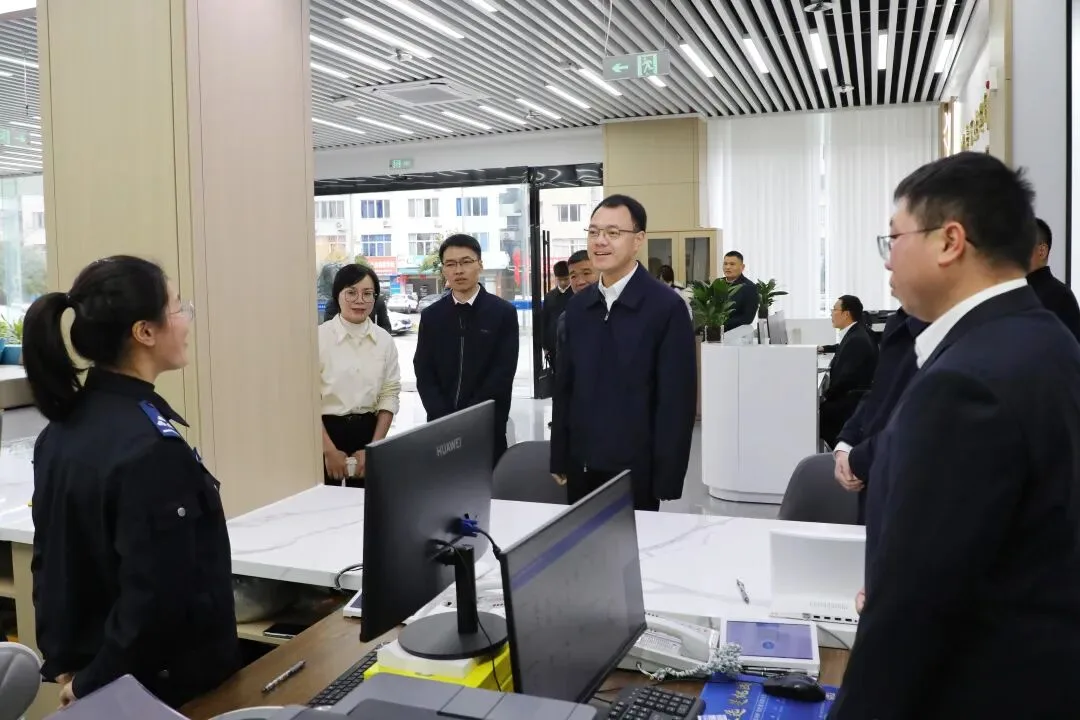 泰顺县委书记张银贵走访政法系统并专题调研平安建设工作