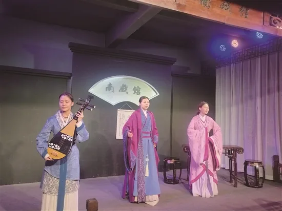 瑞安“00后”挑大梁唱响越剧《琵琶记》