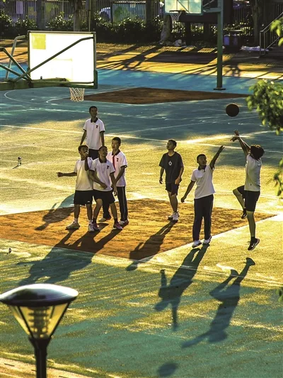 “健康第一”成全国两会热词 温州学校推行“每天运动2小时”