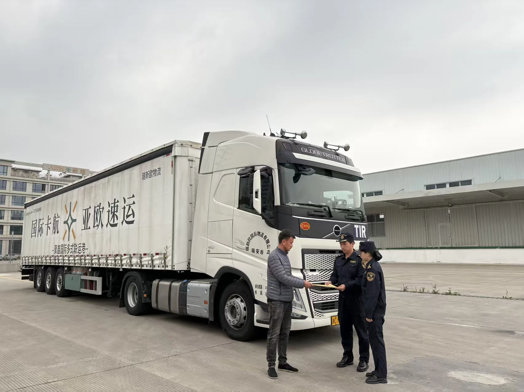 温州TIR国际公路运输车辆开行破百辆