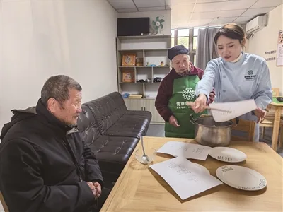 温州“戏精”养老院火出圈 “孙女导演”与“90后”方言天团欢乐整活