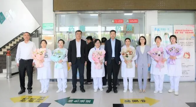 龙港市委书记林海涵带队开展护士节慰问活动