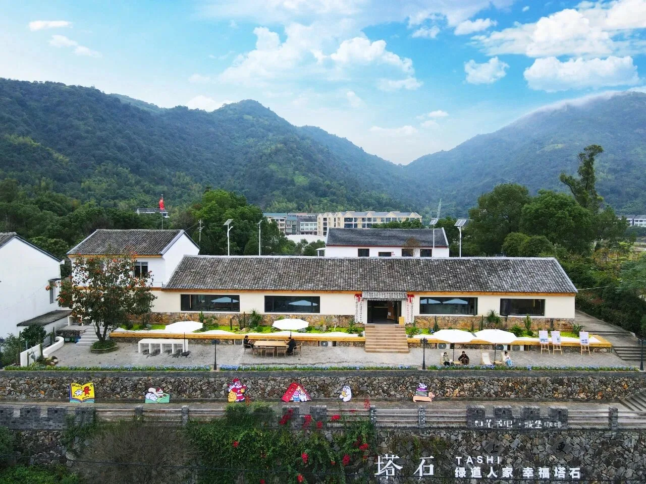 喝咖啡、做SPA、拍视频，瑞安乡村老人过上“潮生活”