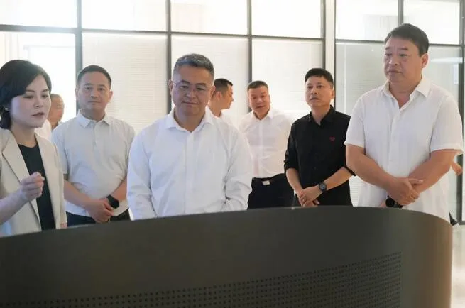 瓯海区委书记刘云峰进人大代表联络站开展主题接待活动并督办建议办理工作