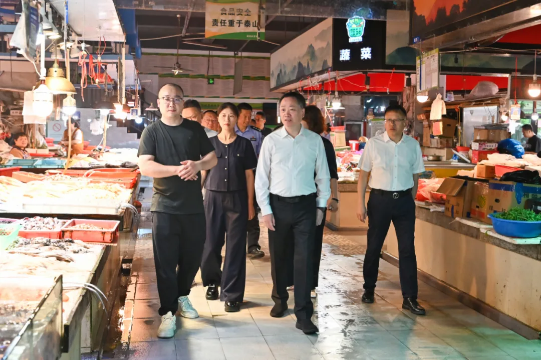 文成县委书记罗招政督导文明城市创建工作