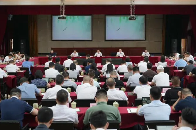 永嘉县委常委会召开扩大会议