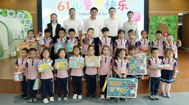 洞头区四套班子领导开展“六一”儿童节走访慰问