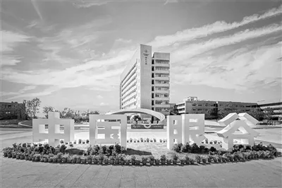 正从临床前沿推向产业落地 中国眼谷创新“光药联合”防控近视