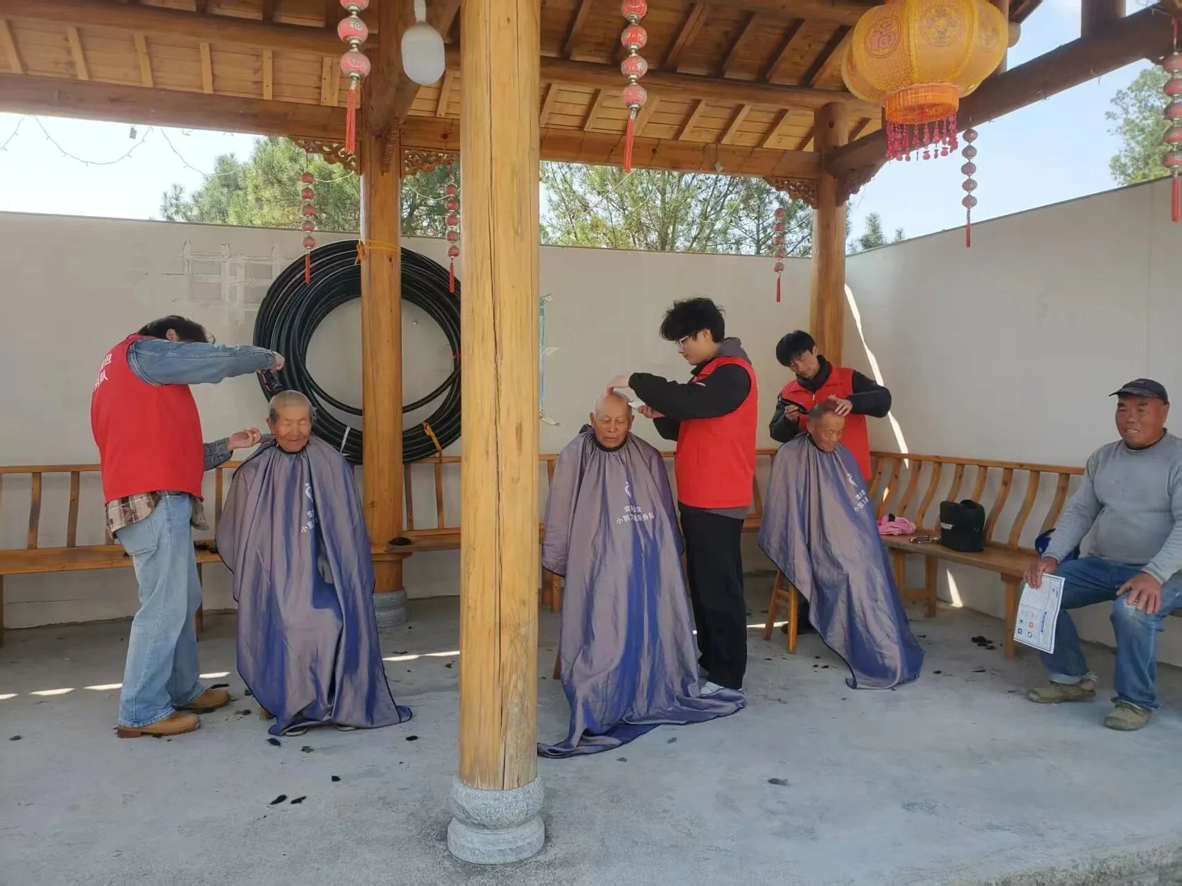 温州泰顺“廊桥背包”志愿服务把温暖送到深山