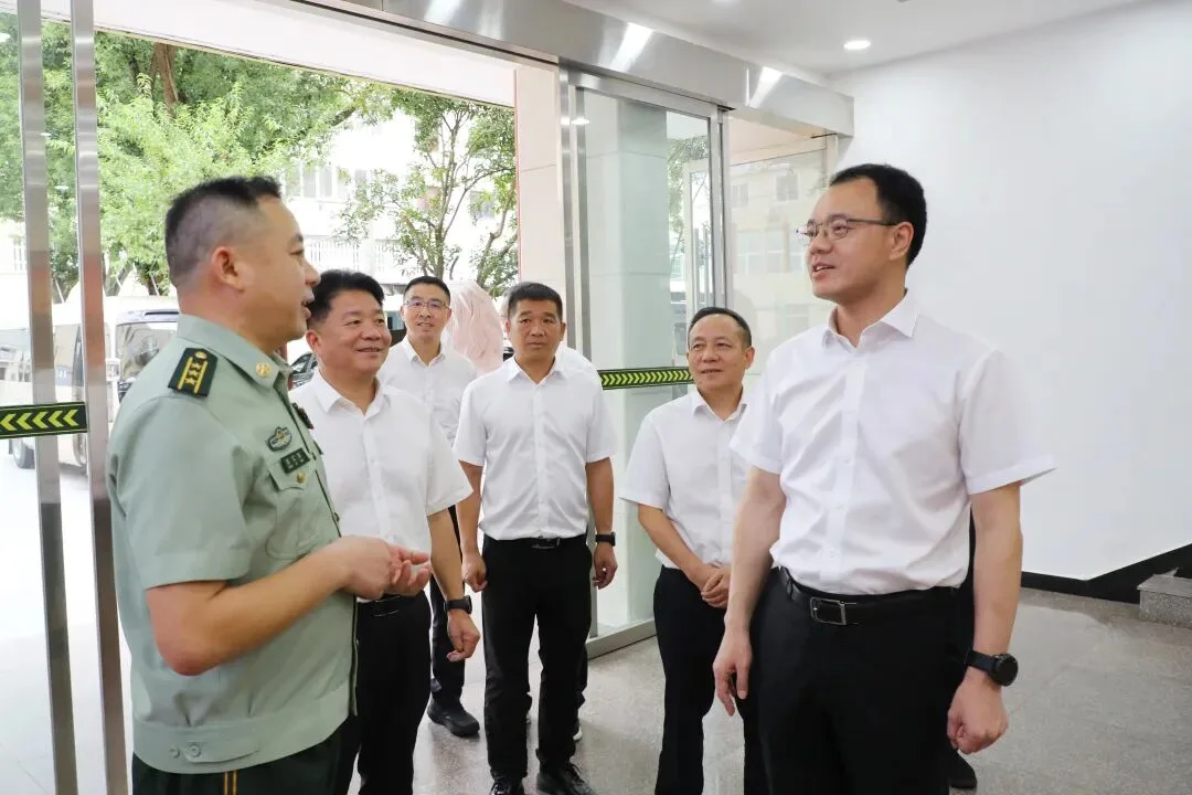 泰顺县领导赴武警温州支队、市消防救援支队开展“八一”慰问活动