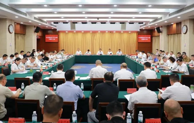 鹿城区委理论学习中心组举行专题学习会
