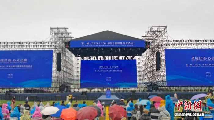 海外华媒甘南行：“这里不解释美，只呈现美”