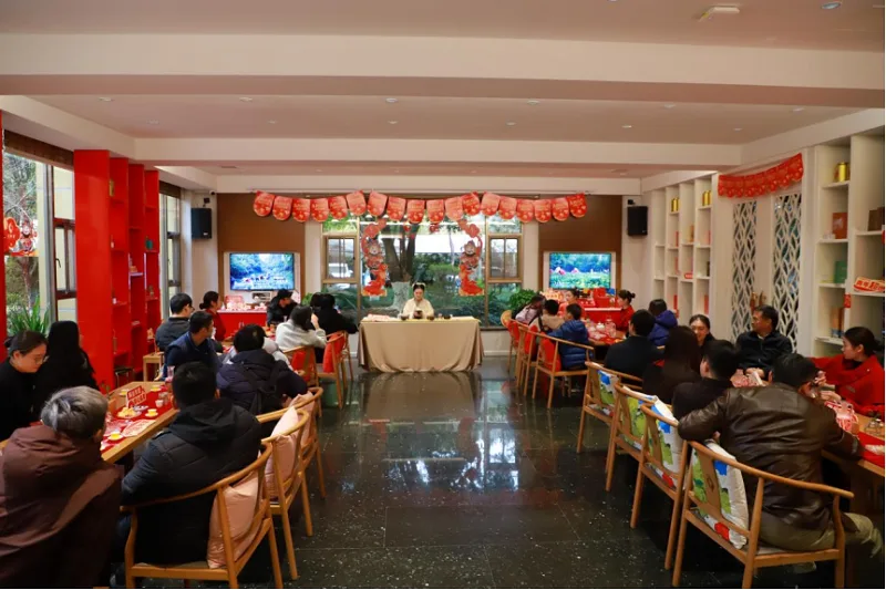 闽台青年九曲溪畔品茗话新春 以茶为媒共叙两岸同源情