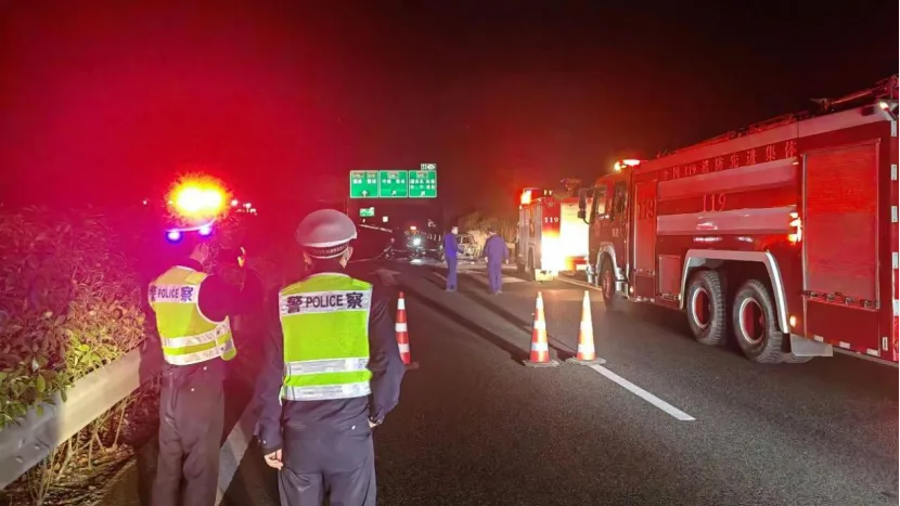 危急时刻，宁德高速交警逆行向前