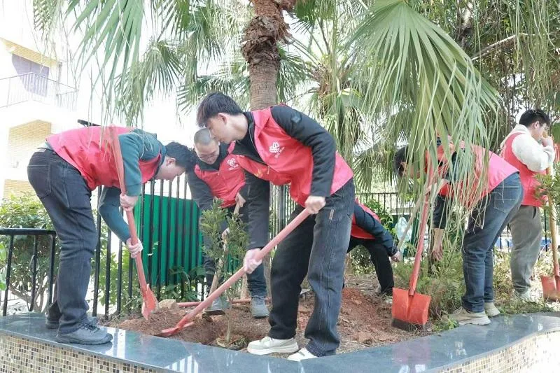 福建铁建青年志愿者进校园 校企携手育春苗