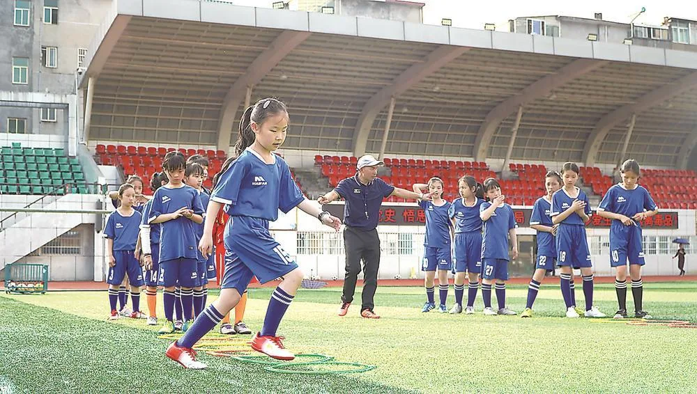 从校园操场走向人生赛场 文教