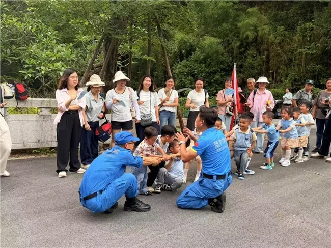 家校社联动筑牢安全防线 以实景科普抓实夏季安全生产工作