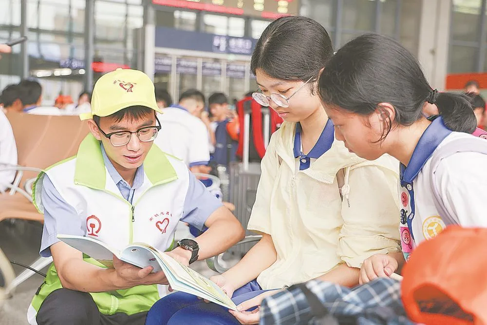 动车护航学子跨省研学 文教