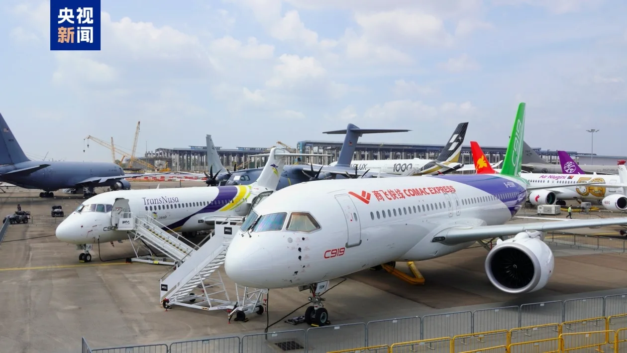 C919、C909联袂亮相新加坡航展