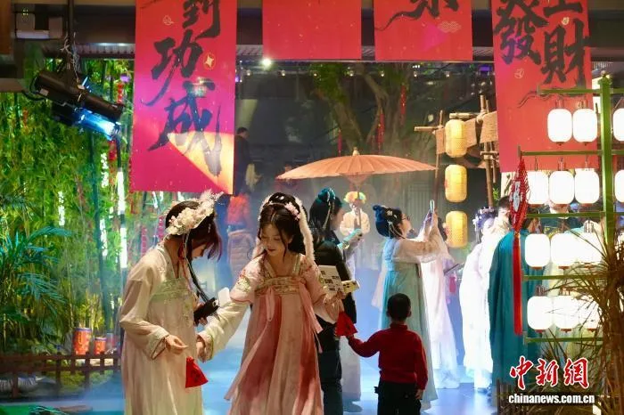 （新春见闻）从用餐到“入戏” 沉浸式国风餐饮新春升温