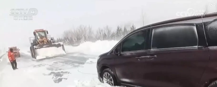 返程高峰遇寒潮“大考”：从除雪保畅到防风沙指引 多地迎战风雪温暖出行路