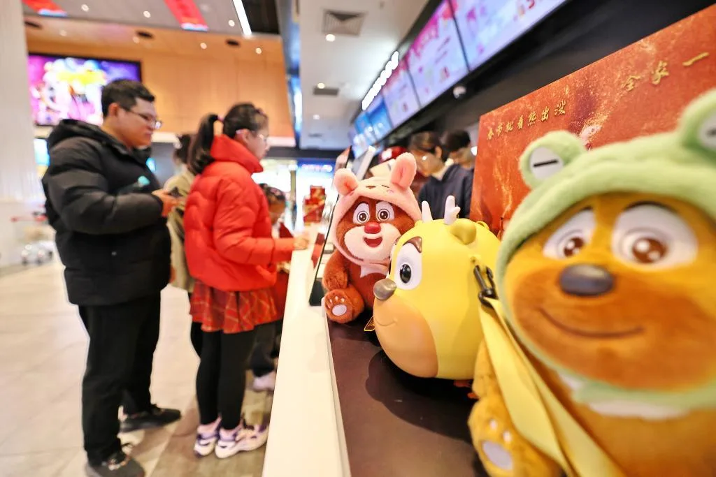 马年春节假日盘点·电影篇丨题材多、票根俏、影旅热——“电影+”燃动新春
