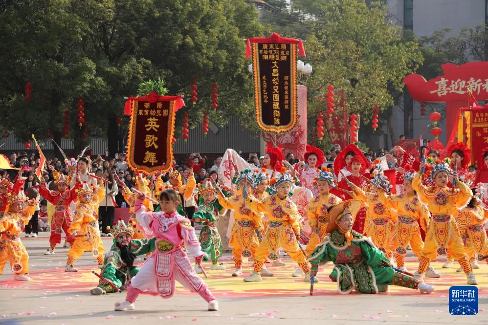 好评中国丨从街巷到心头，非遗年俗解锁文化新表达