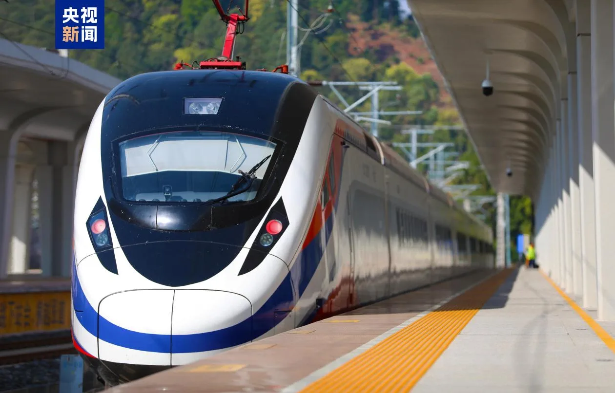 春节假期中老铁路跨境游客同比增长超四成