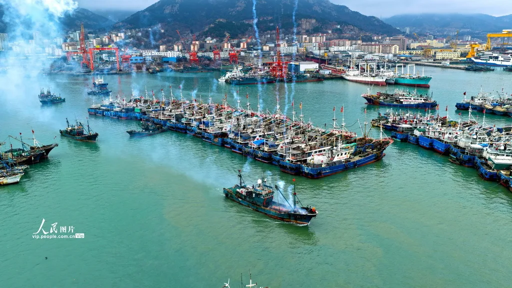 山东荣成：出海作业