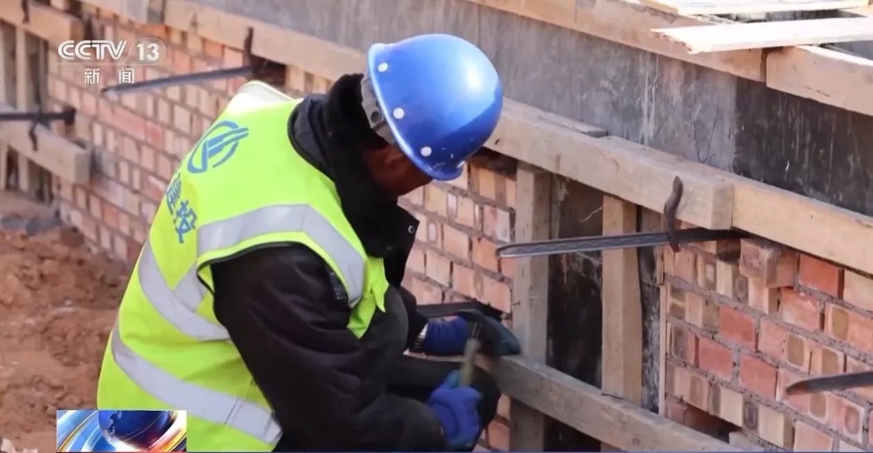 甘肃陇西地震灾后重建工作进展如何？记者探访