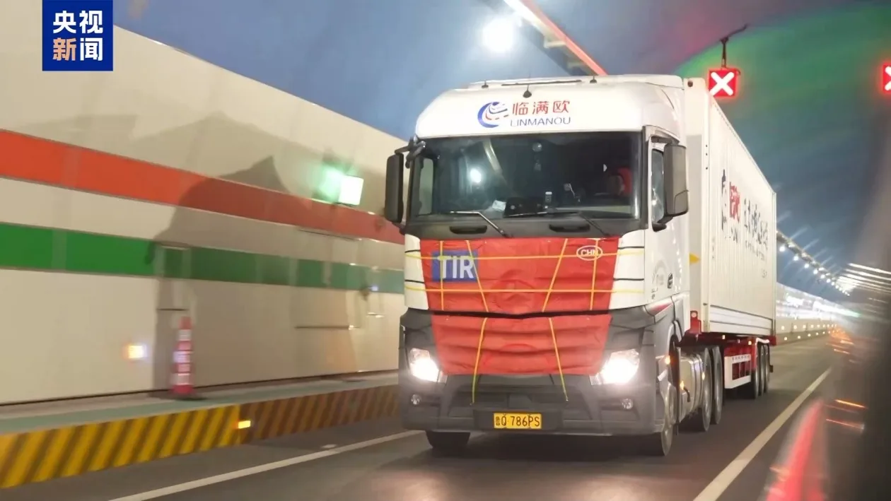 新春走基层丨一万多公里！跟着“鲁Q”从佛山送货到莫斯科