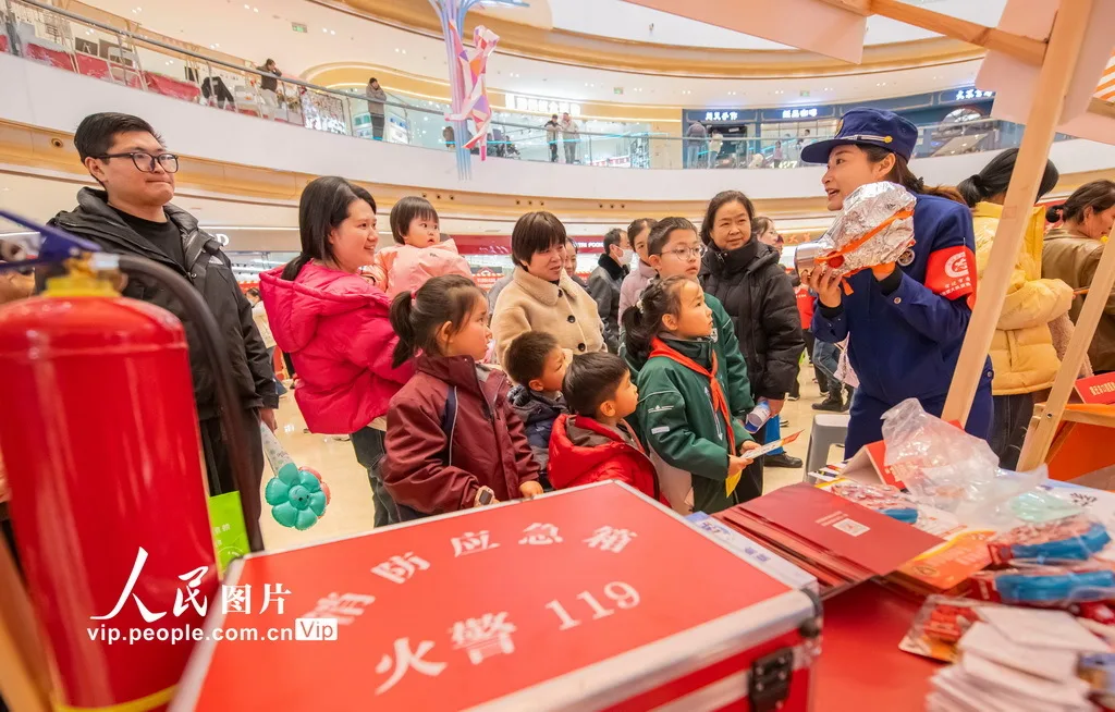 江苏宿迁：学雷锋志愿服务市集暖人心