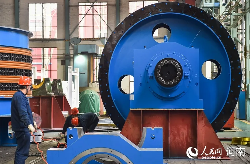 河南洛阳：开足马力赶订单