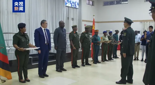 赞比亚国防部为中国援赞第28批军医组授勋
