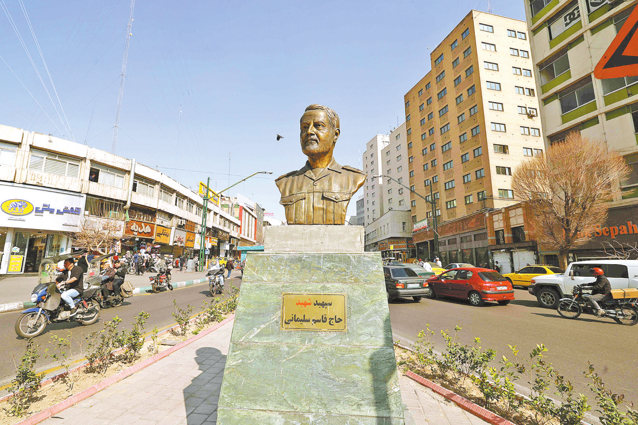 美方高调极限施压，伊朗声称做好战争准备，特朗普“好奇”伊朗为何不屈服