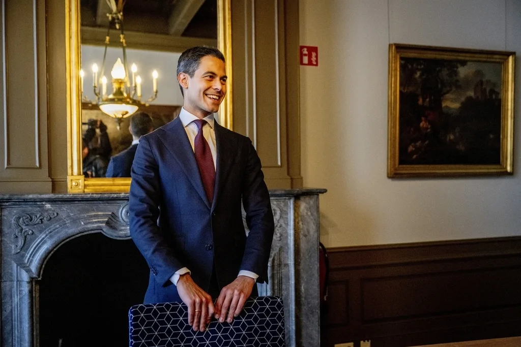 擅长利用社交媒体，未来执政面临阻碍，荷兰迎来最年轻首相