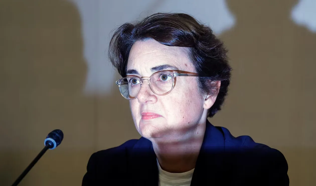 流失国宝仍未找回，改造工程前路不明，马克龙批准卢浮宫馆长辞呈