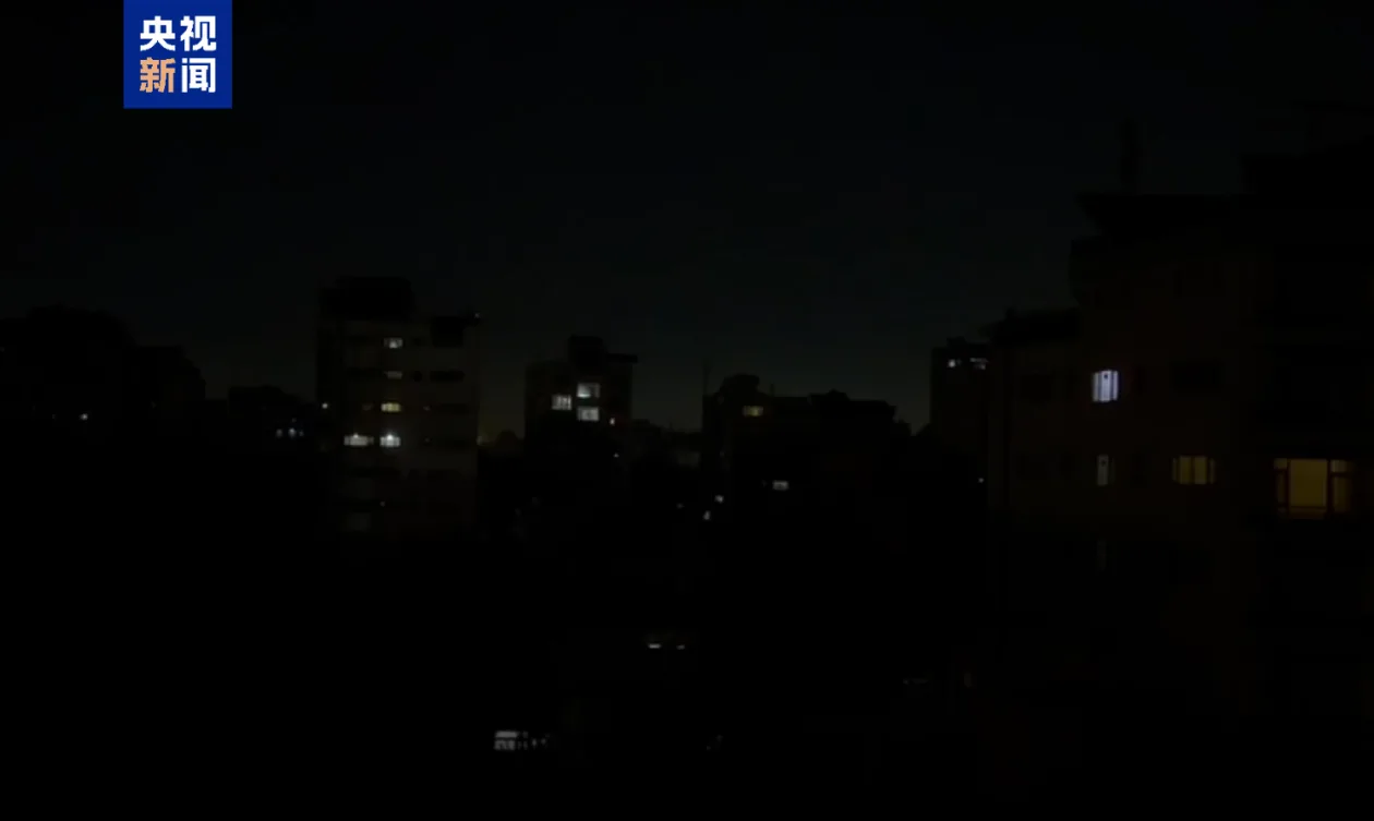 阿富汗首都喀布尔再遭空袭 当地传出爆炸声