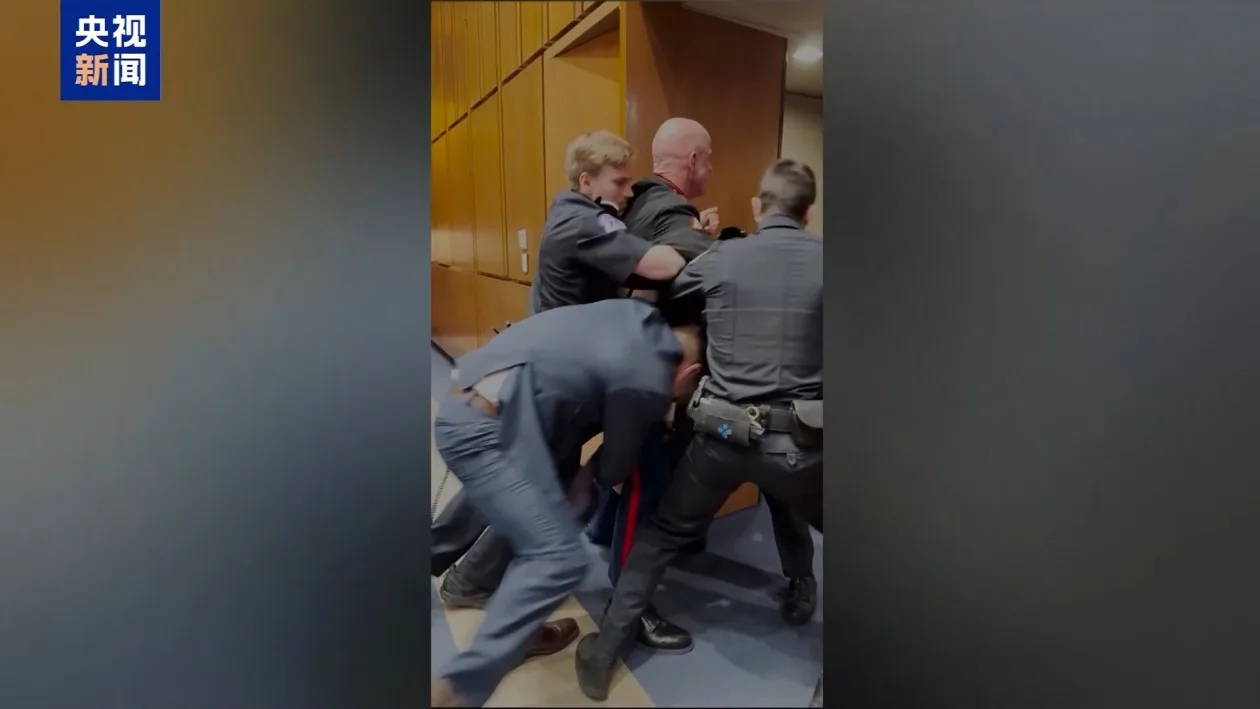 “没人愿意为以色列而战” 美退役军人在国会高声反战遭强行驱离