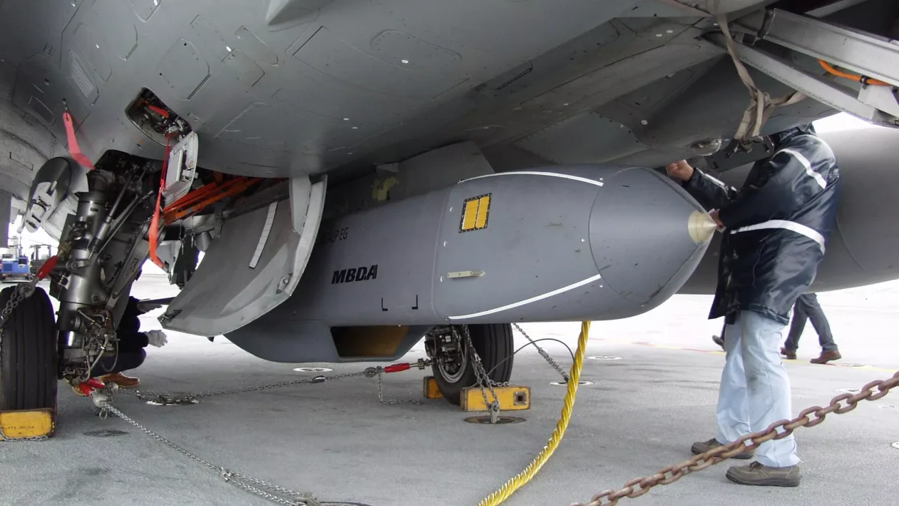 乌军方称使用英制“风暴阴影”导弹袭击俄罗斯布良斯克，克宫表态