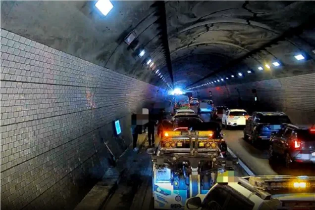 韩媒：韩国一隧道内突发16车连环相撞事故，多人送医