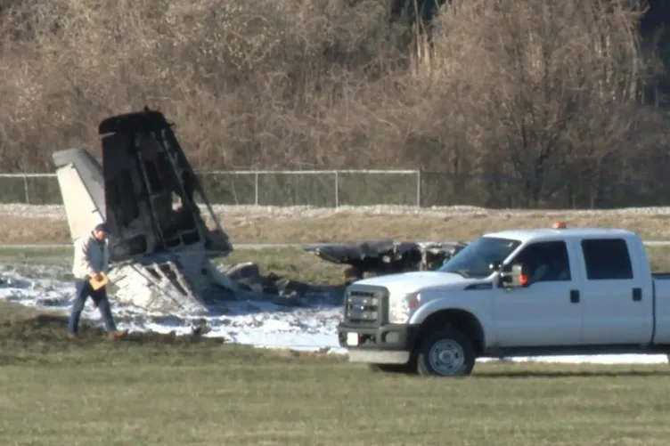 美媒：美国一货运飞机起飞不久后坠毁，飞行员遇难