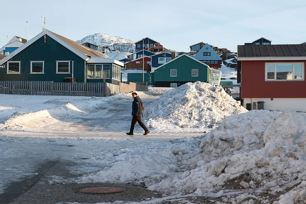 丹麦被爆拟炸毁机场跑道，以防美国入侵格陵兰岛